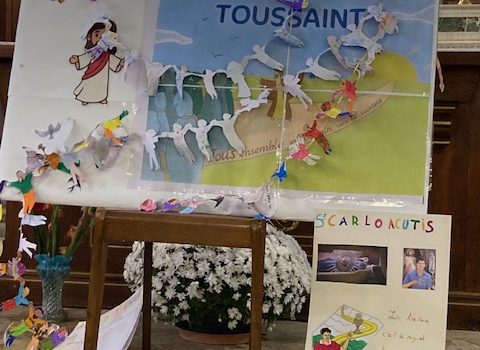 Célébration de la Toussaint pour tous les élèves